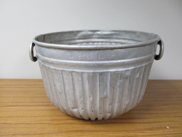lot 67 image: Vintage Franklin Aluminum Farm Bucket