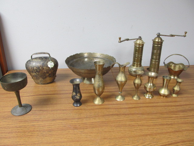 lot 75 image: NICE Lot of Vintage Solid Brass Items