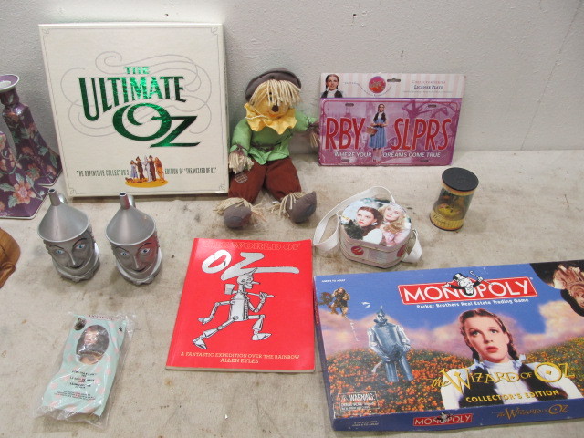 lot 76 image: Lot of WIZARD OF OZ Games & Collectibles