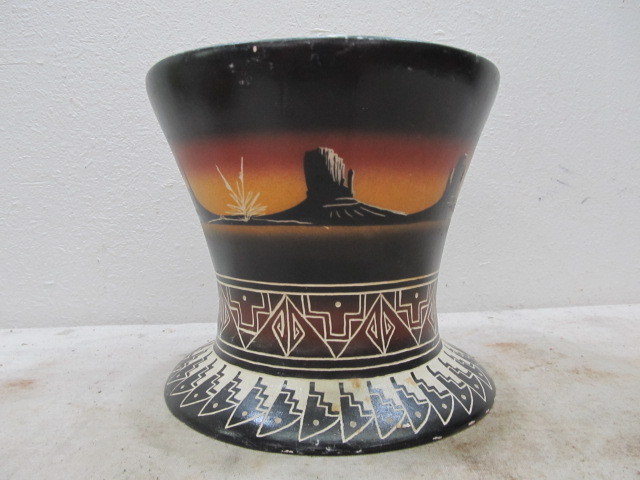 lot 79 image: Vintage Hand Painted Signed Southwestern Pot