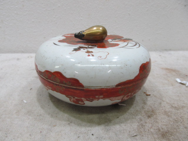 lot 86 image: Vintage Oriental Covered Porcelain Bowl