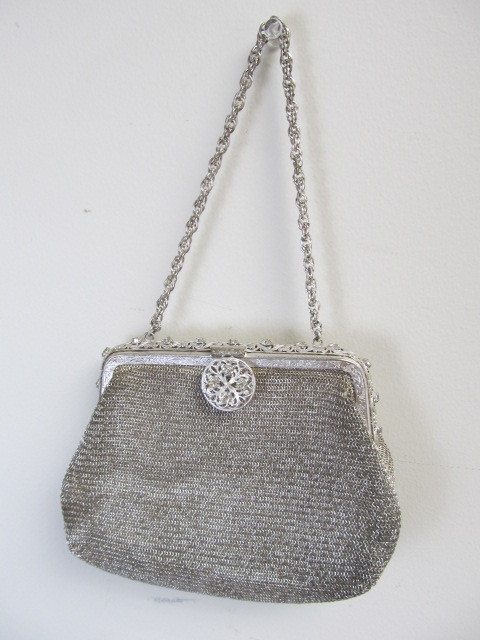 lot 93 image: Nice Group of 3 Antique Mesh Purses