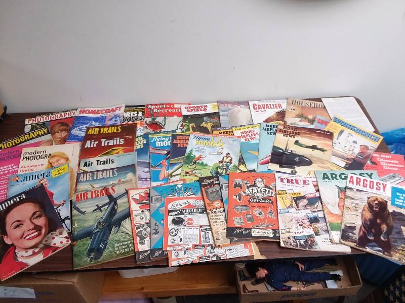 lot 96 image: Large Lot of Assorted Vintage Magazines etc