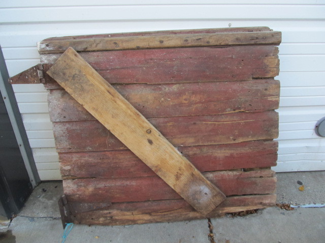 lot 110 image: Old Antique Barn Door
