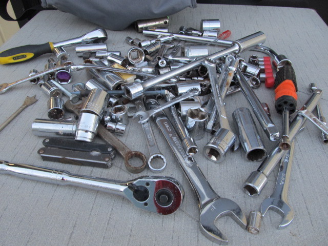 lot 115 image: Large Lot of Assorted Sockets & Wrenches