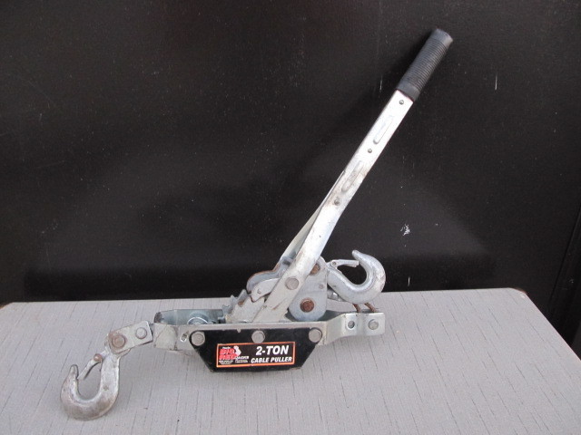 lot 117 image: 2 Ton Cable Puller