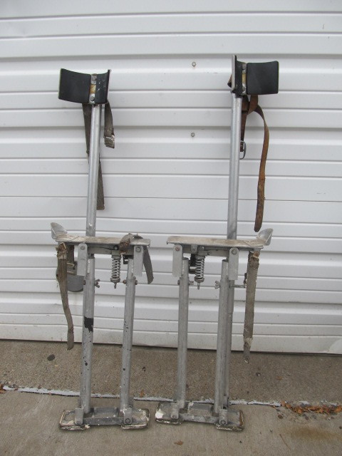 lot 138 image: Pair of Drywall Stilts