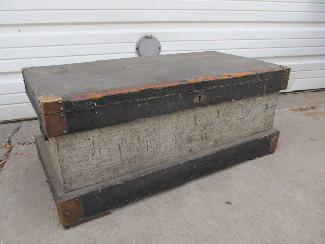lot 141 image: Antique Wooden Carpenters Chest