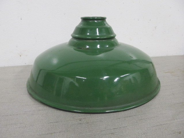 lot 145 image: Vintage Industrial Green Porcelain Shade