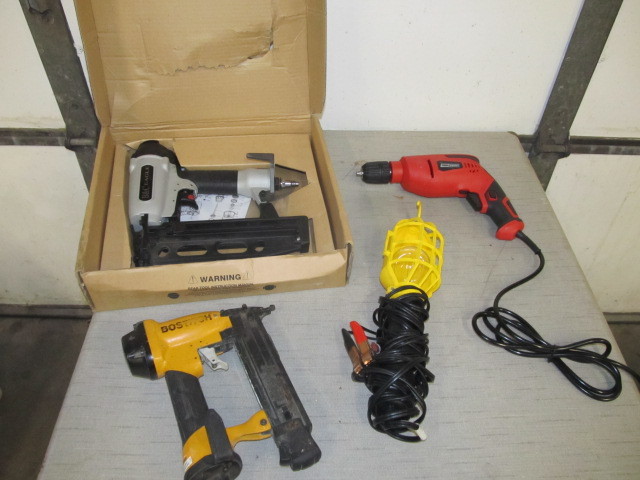 lot 173 image: Nailers Drill & Shop Light