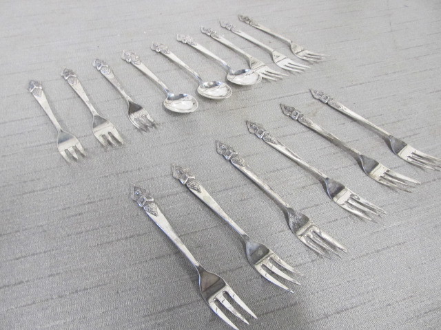 lot 178 image: 15 Pieces - Siam Figural Sterling Silver Forks & Spoons