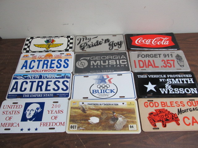 lot 185 image: Lot of Assorted Novelty License Plates