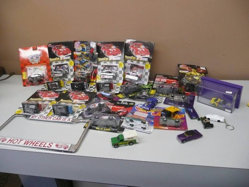 lot 11 image: Vintage & NOS Hot Wheels, Racing Champions, Speed Rebels, Racing Collectibles, Johnny Lightning, Muscle Machines, Mattel Inc. - Collection - See Pictures