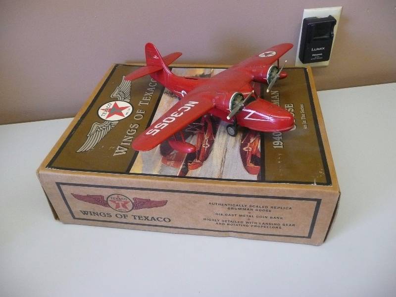 lot 20 image: ERTL WINGS OF TEXACO 1940 GRUMMAN GOOSE AIRPLANE BANK WBOX - SEE PICTURES