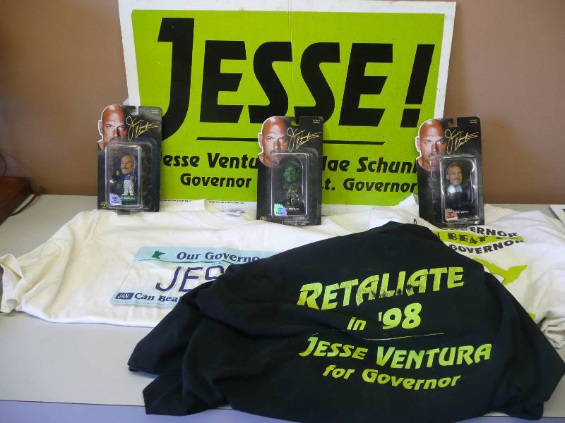lot 28 image: 3, JESSE VENTURA MINI FIGURES , SEAL-GOVERNOR-COACH - 3 T-SHIRTS & 1 YARD SIGN - SEE PICTURES