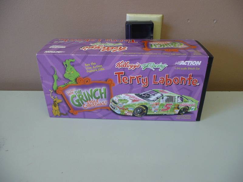 lot 42 image: Action RCCA 124 Kelloggs #5 The Grinch Terry Labonte 00 Detailed Die-Cast - NIB - SEE PICTURES