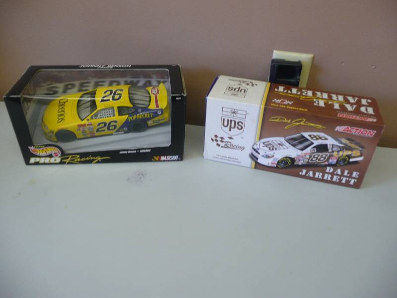 lot 45 image: DALE JARRETT & JOHNNY BENSON 124 SCALE DIE CAST CARS - SEE PICTURES