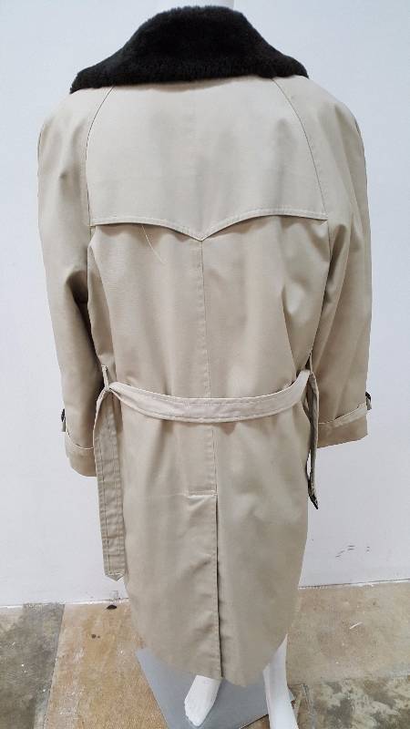 lot 731 image: Eddie Bauer Goose Down Jacket  Coat - Size Unmarked