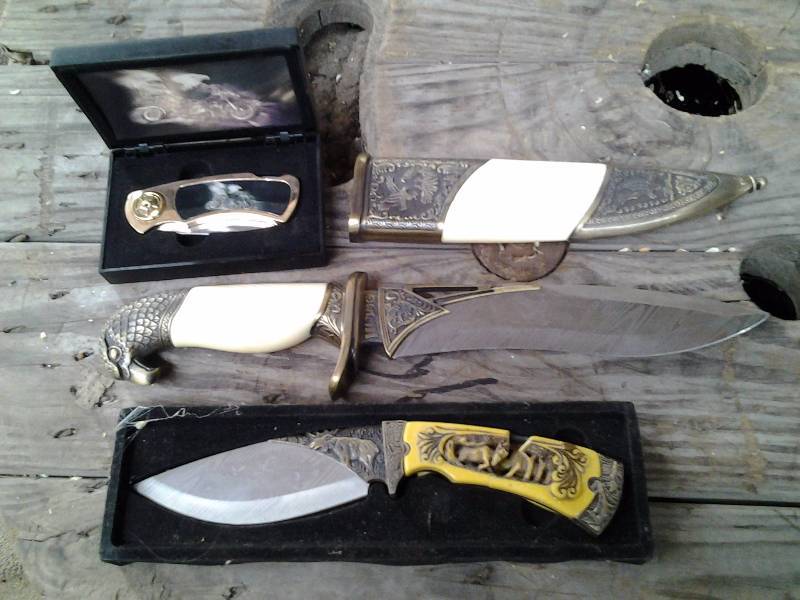 3-Collector Knives (I-Handle Broken)