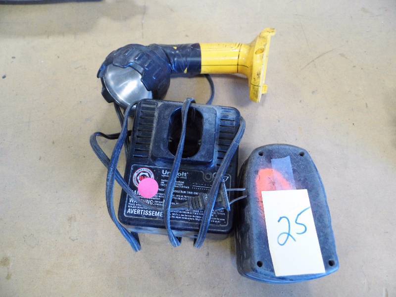DeWalt Light w Charger