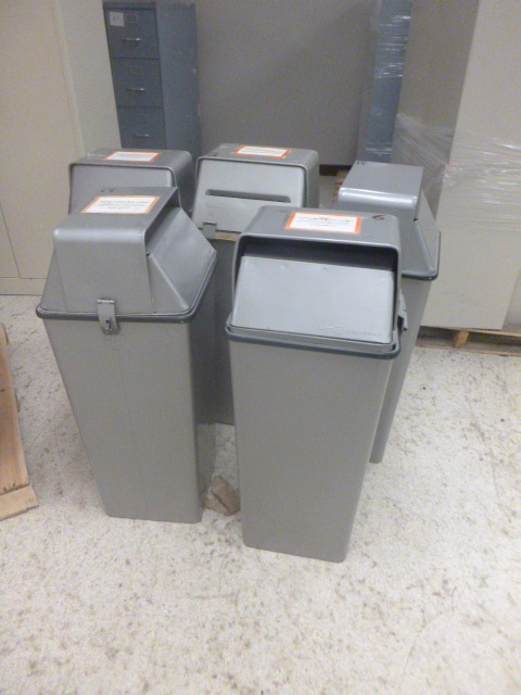 lot 14 image: 5 Metal Garbage Cans