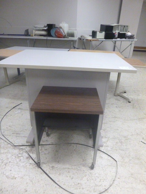 lot 18 image: 2 Pieces of Office Equipment