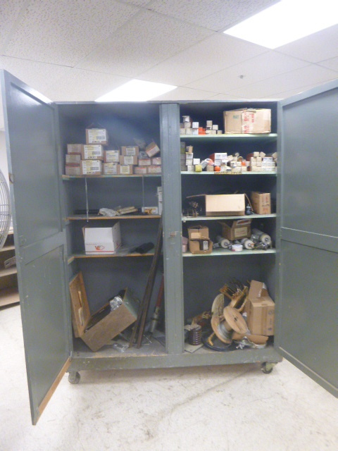 lot 20 image: Rolling Cabinet on Casters
