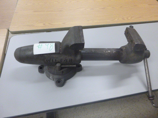 lot 48 image: 9 Vise
