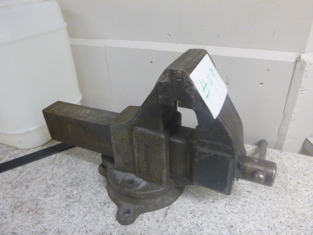 lot 49 image: 9 Vise