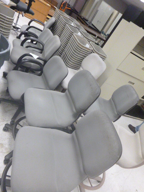 lot 70 image: 9 Adjustable Swivel Office Chairs