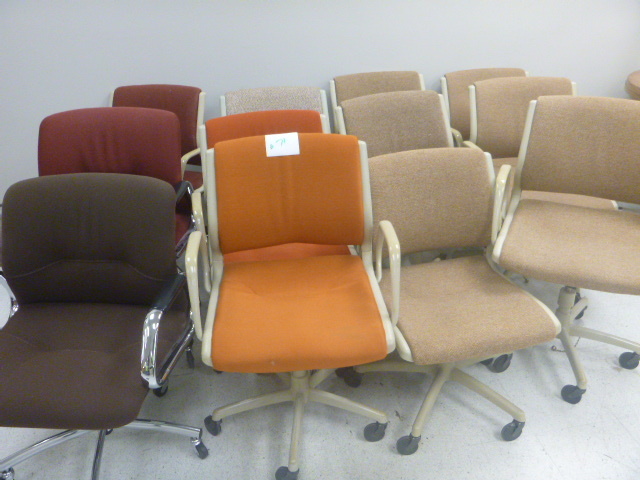 lot 71 image: 12 Office Chairs