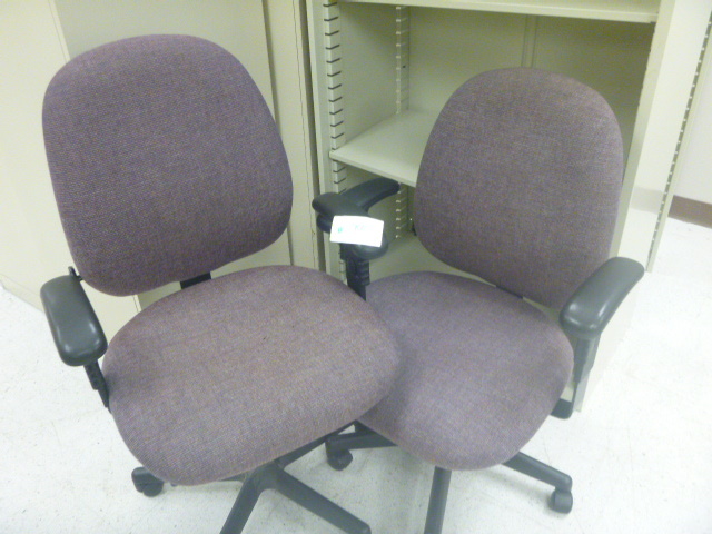 lot 72 image: 2 Office Chairs