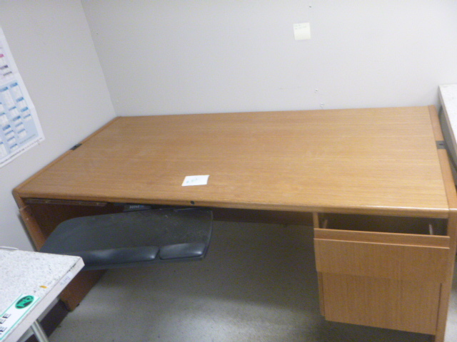 lot 82 image: Office Desk