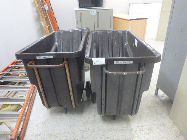 lot 100 image: 2 Dumpsters