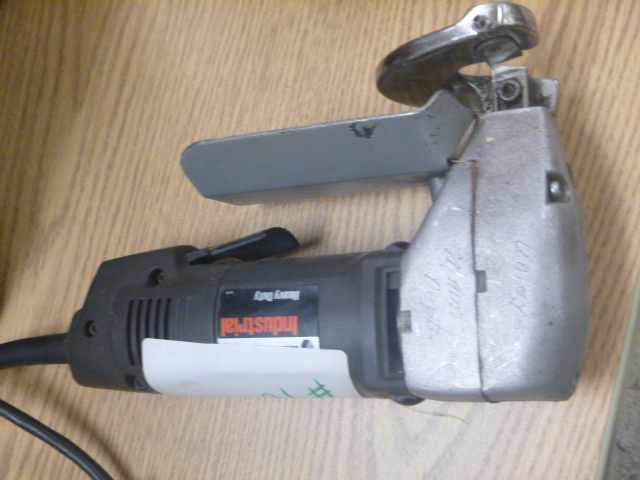 lot 106 image: Black & Decker 14 Gauge Sheer