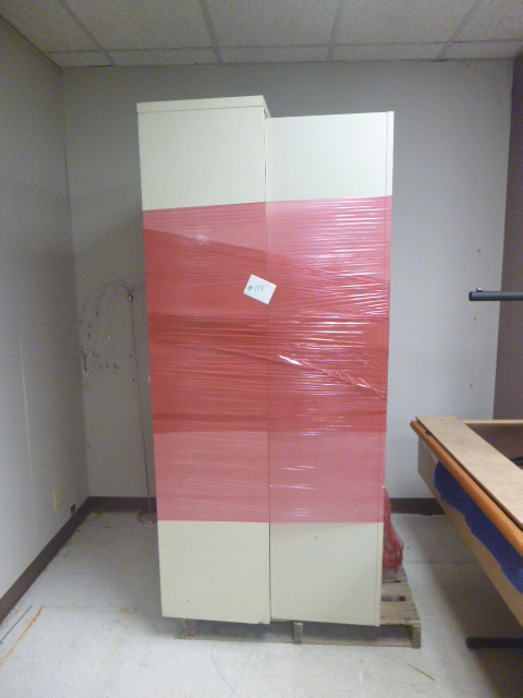 lot 112 image: 2 Metal Cabinets