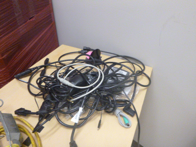 lot 131 image: Miscellaneous Computer Cords