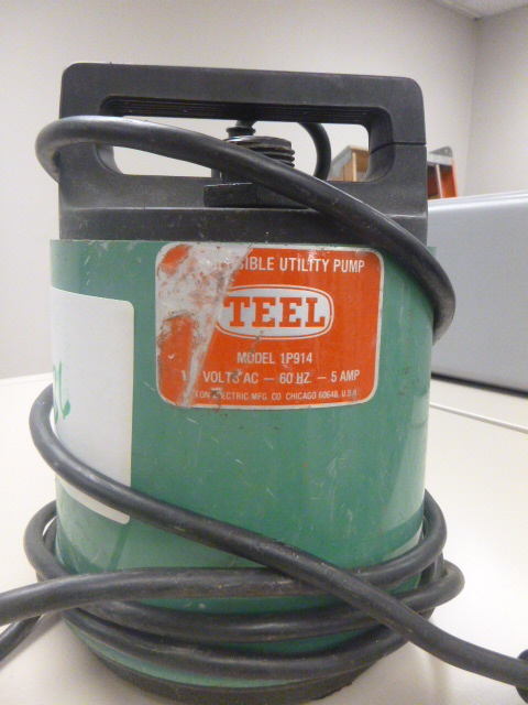 lot 136 image: Teel Submersible Pump