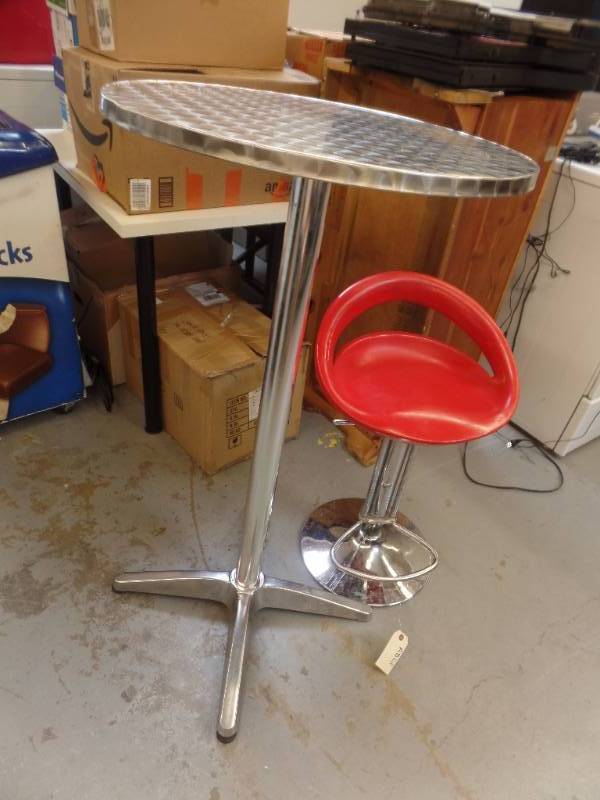 lot 522 image: PUB TABLE AND STOOL