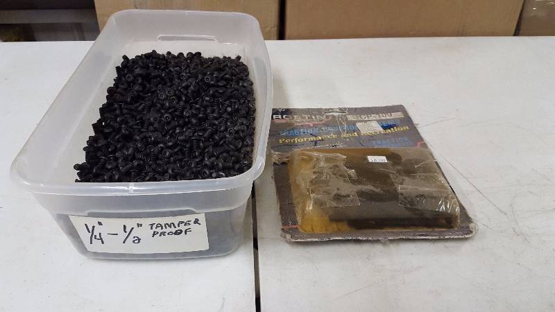 lot 102 image: Roetin Traction Studs & Screws