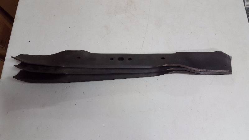 lot 138 image: Mower Blades