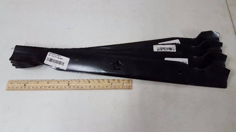 lot 147 image: Husqvarna, Craftsman Mower Blades