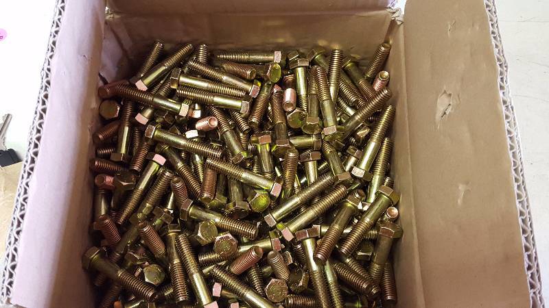 lot 353 image: Zinc &Yellow Oxide Bolts