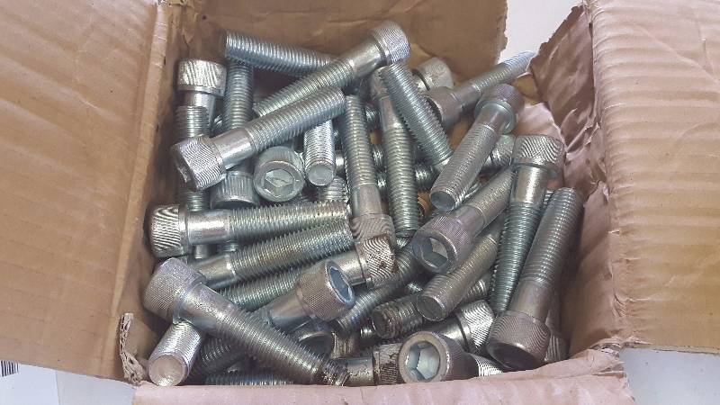 lot 378 image: Zinc Plated Socket Head Cap Screw