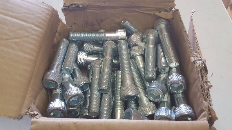 lot 379 image: Zinc Plated Socket Head Cap Screw
