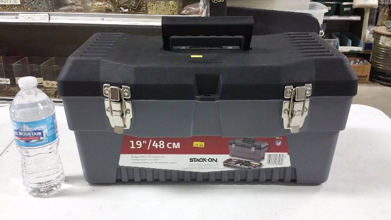 lot 68 image: Stack-On 19 Professional Tool Box