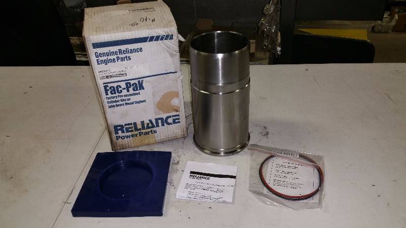 lot 80 image: John Deere 254, 270, 381, 404D Diesel Cylinder Kit