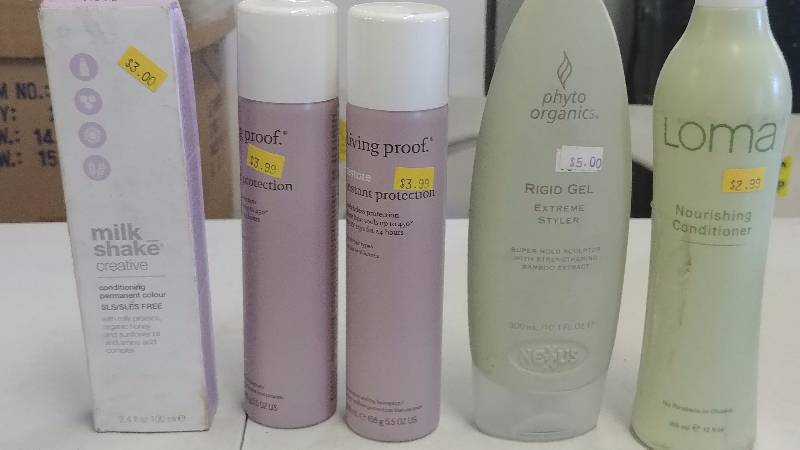 lot 219 image: Assorted Personal Care Items