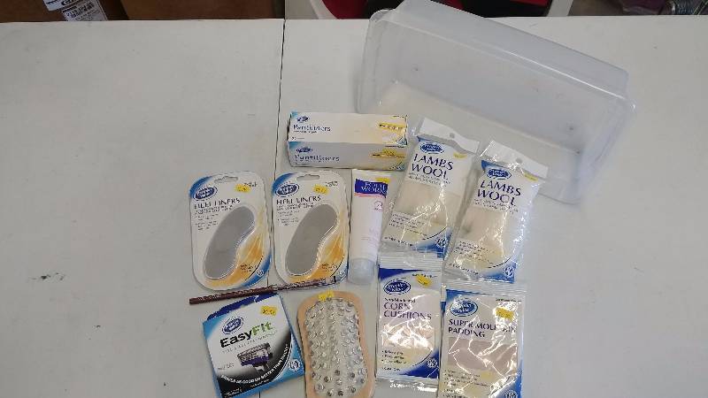 lot 229 image: EasyFit Gillete Mach 3 Blades, Foot Care Products