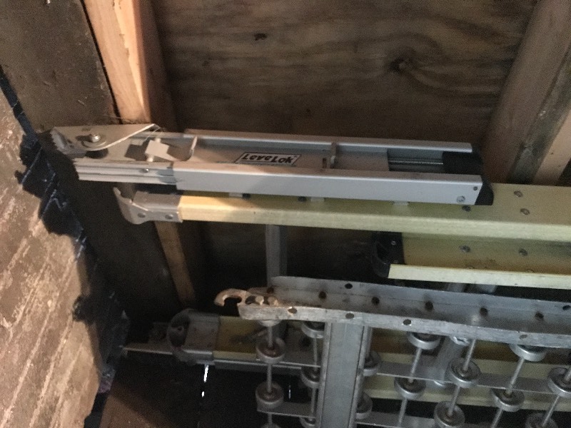 FIBERGLASS EXTENSION LADDER